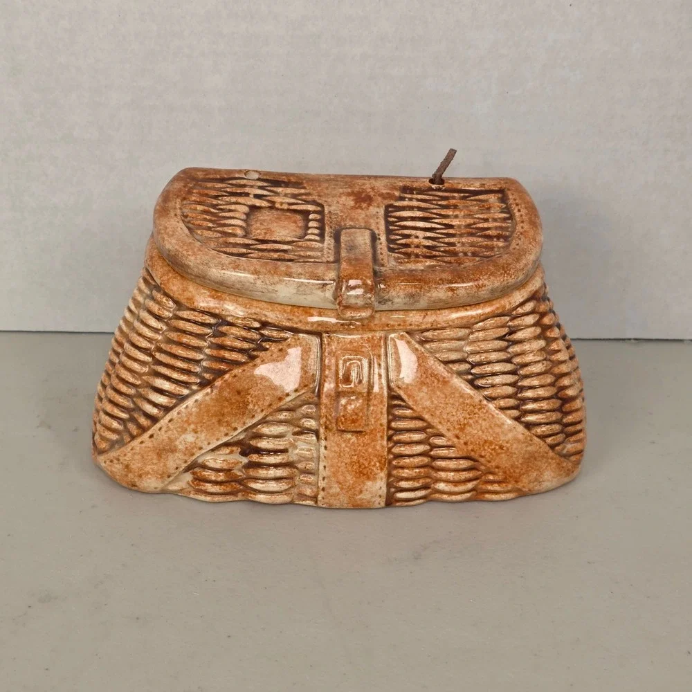 VTG‎ Arnel's Pottery Ceramic Texture Lid Fishing Creel Basket Brown Wicker 3D